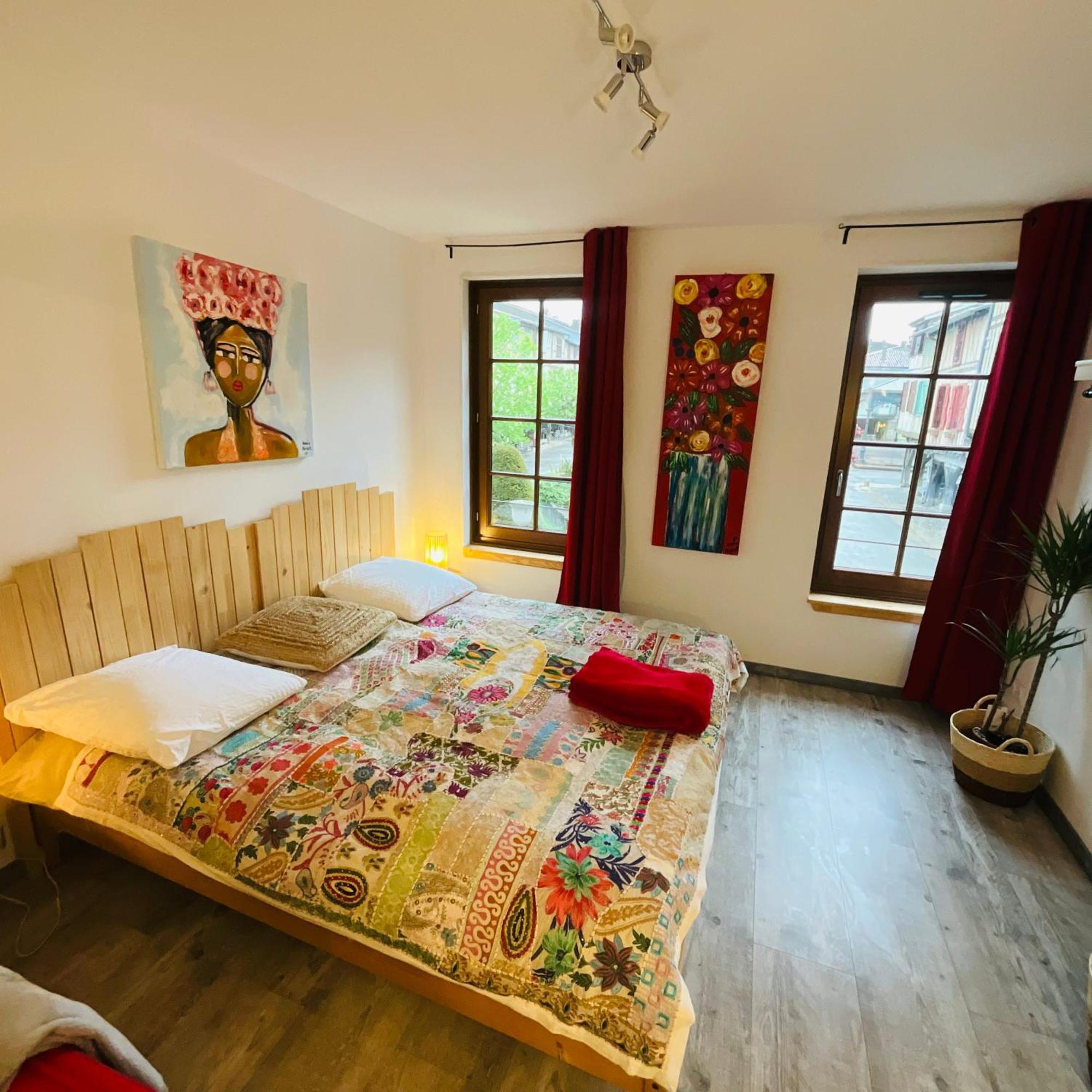Hote Labyrinthe Sur La Place Chambres D, Hotes , Calme ,Netflix Mirepoix  Zewnętrze zdjęcie